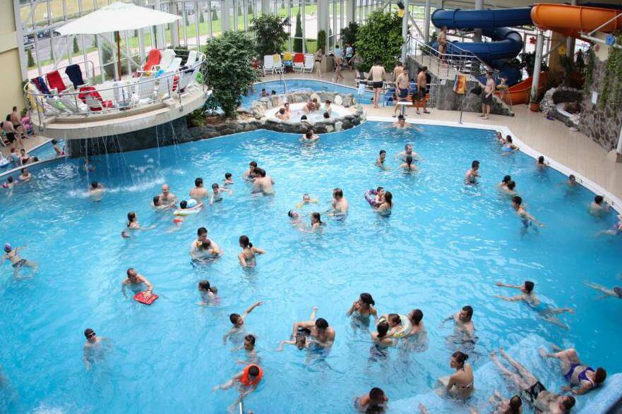 Baie în piscină? Atenție ce loc alegeți! Tot mai mulți buzoieni ajung la spital în această perioadă