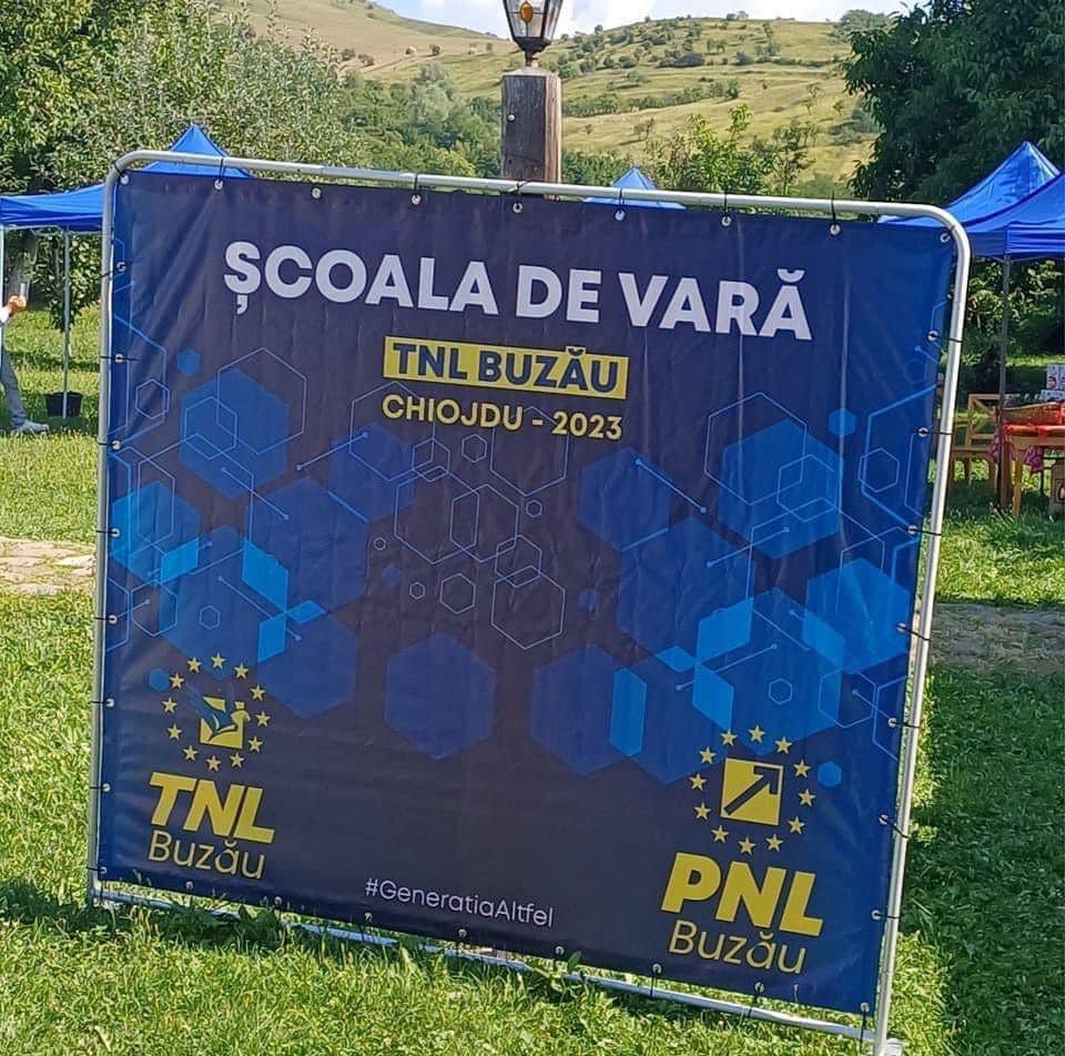 Tinerii liberali s-au școlit la Casa cu blazoane. Printre invitați, ministrul Mediului