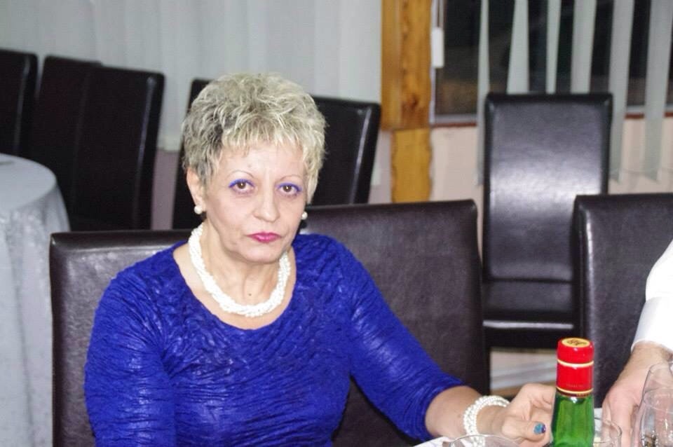 (FOTO) Povestea buzoiencei care nu mai poate merge de peste 6 ani. Are nevoie de o sumă imensă pentru a nu-și pierde un picior