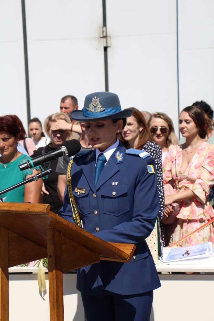 (Video) De la Jurnalism la Aviație. Parcursul unei tinere din Buzău, șefă de promoție la Boboc