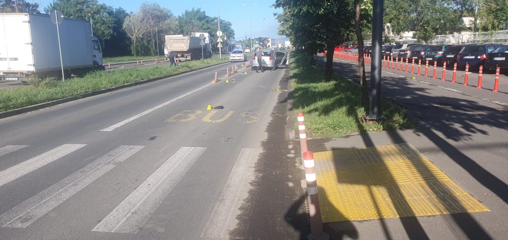 (FOTO) Grav accident în municipiul Buzău. Doi pietoni au fost spulberați pe trecere