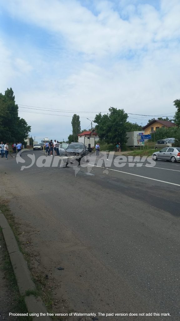 (FOTO) Încă un accident pe DN2 E85! O femeie a fost rănită și a ajuns la spital