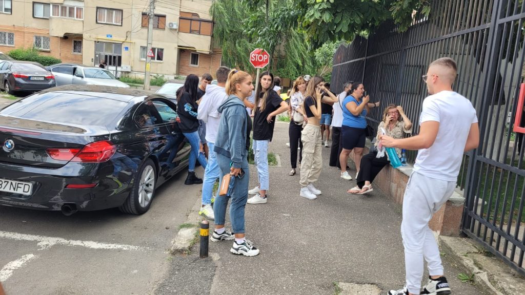 (FOTO&VIDEO) A început BAC-ul de toamnă. Candidat: „Cine credeți că a ajuns la subiectul 3?”