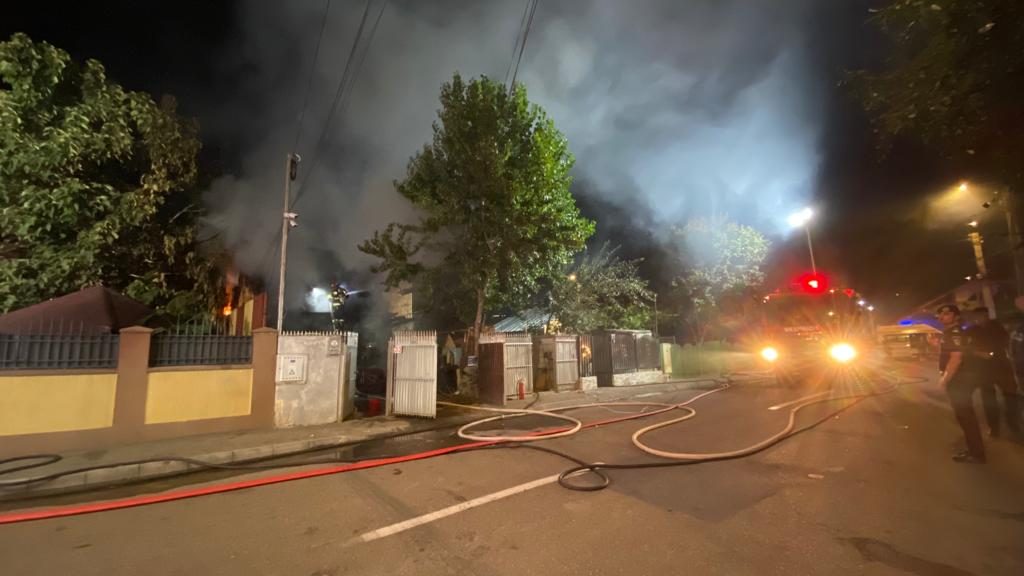 Se întâmplă acum! Incendiu în zona podului de la Drăgaică