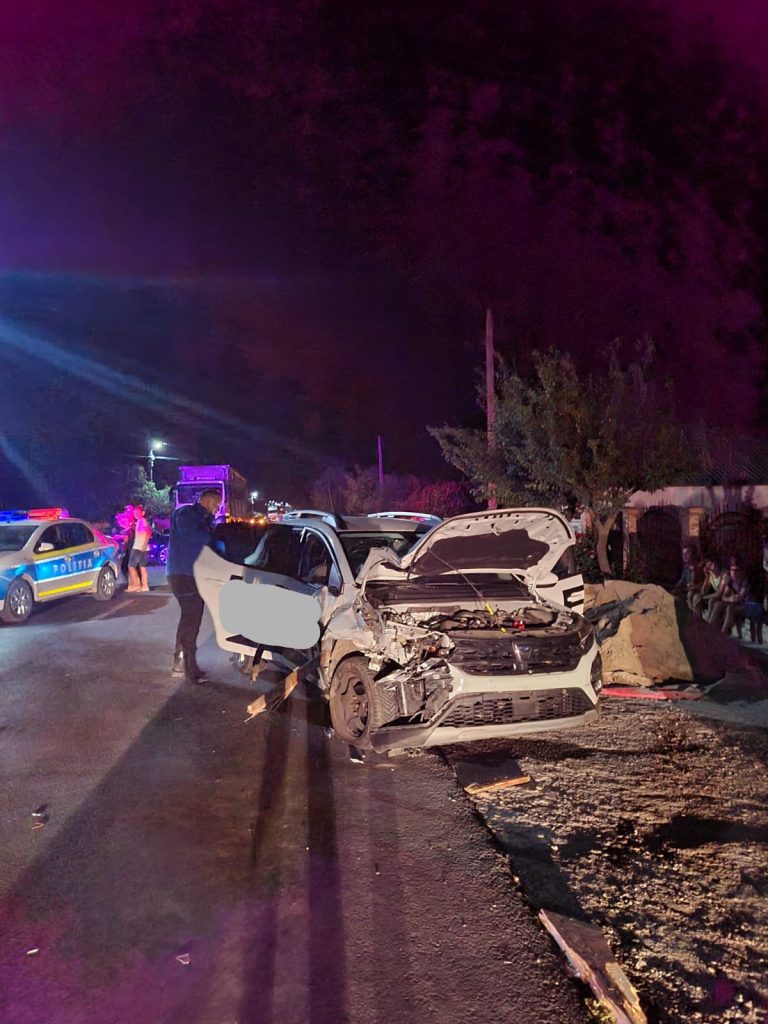 (FOTO) Accident rutier pe DN2C, la Căldărăști. Două persoane sunt transportate la spital, printre care și un copil