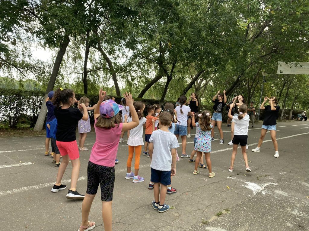 O nouă săptămână, noi surprize pregătite pentru cei mici la Școala din Parc