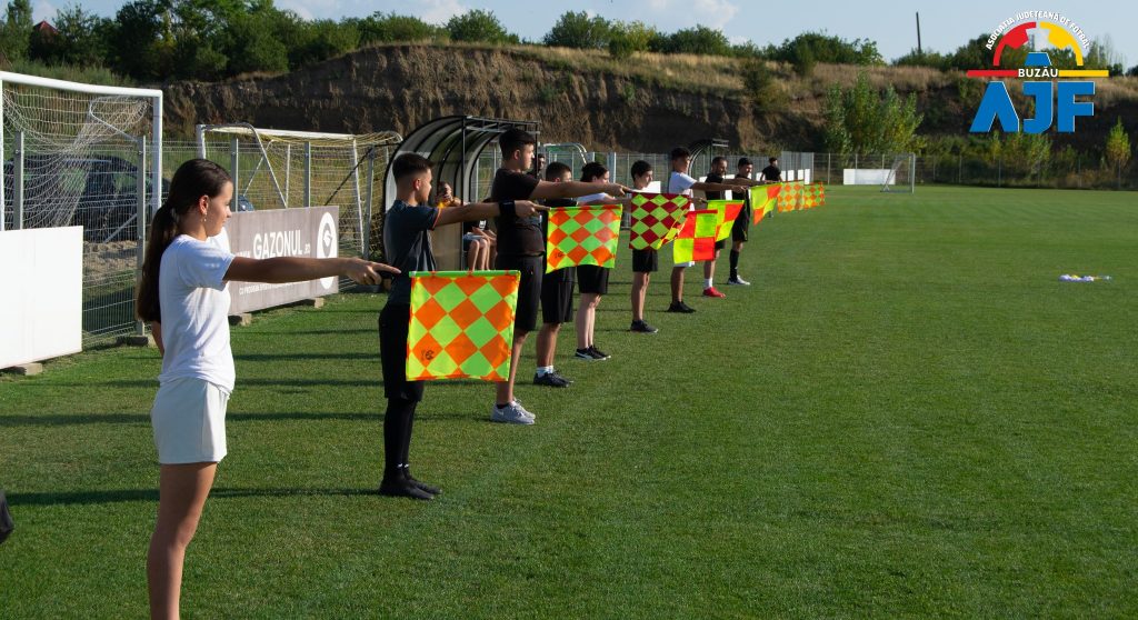 Se caută tineri arbitri de fotbal. Ce condiții se impun pentru un curs intensiv gratuit