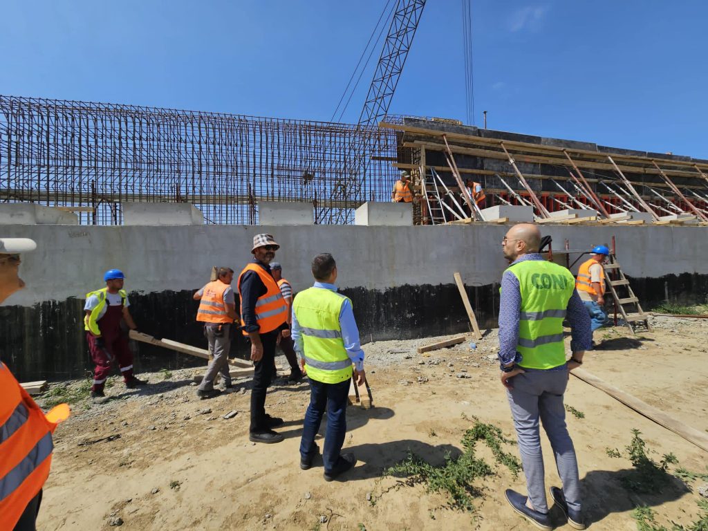 (FOTO) Bulgarii bat pasul pe loc la construcția A7 la Pietroasele. Oficial român: ”Sunt nemulțumit, pentru că sunt într-o fază…”