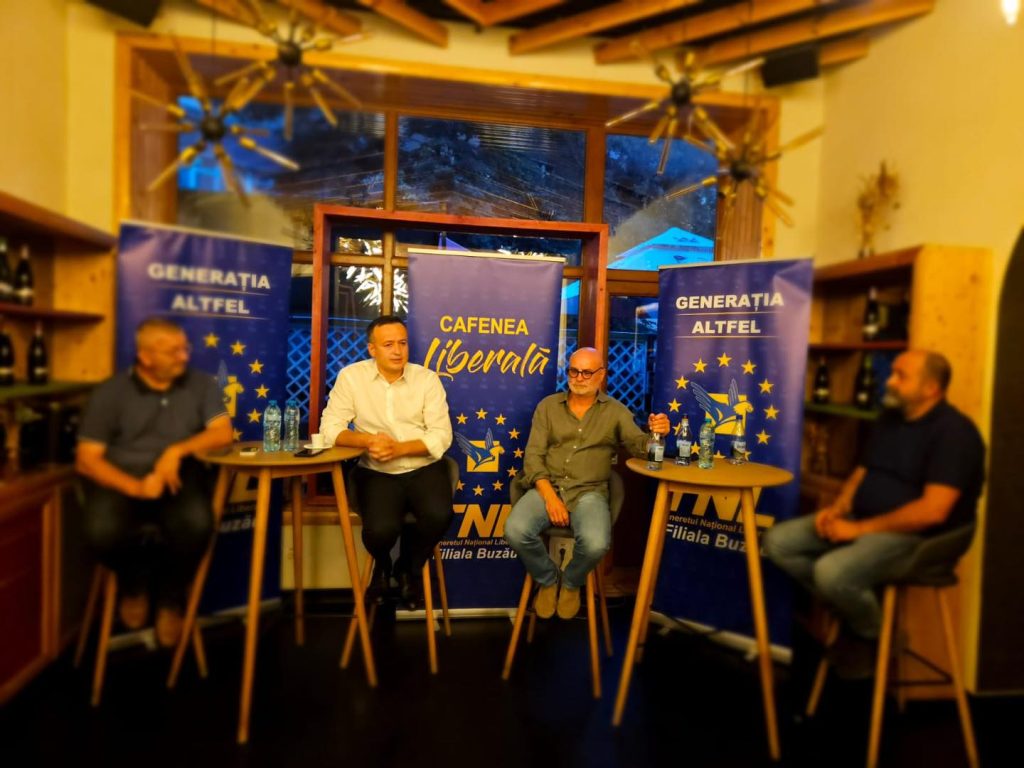 (FOTO) Tinerii liberali, la ”cafenea” alături de un antreprenor de succes din industria de securitate