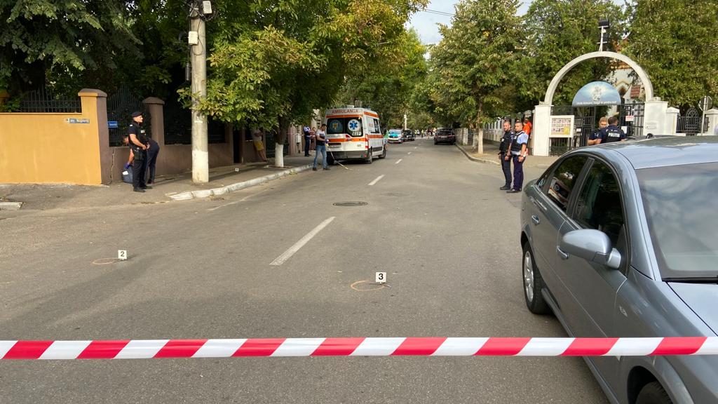 Doi suspecți reținuți în cazul focurilor de armă trase la casa interlopului Ion Argintaru
