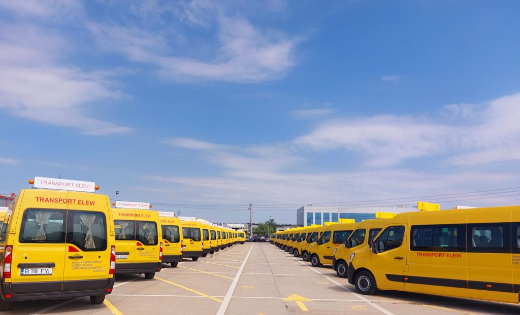 Vin microbuze școlare noi în județ! În ce localități ajung mașinile pentru elevii navetiști