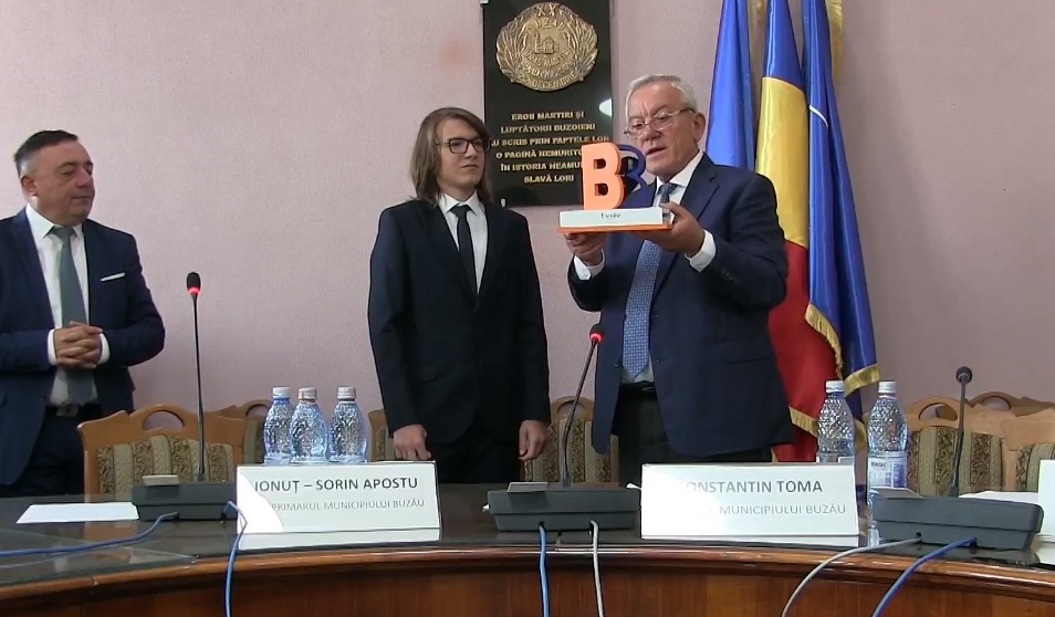 (VIDEO) Cui i-a cedat primarul Toma scaunul său, de bună voie