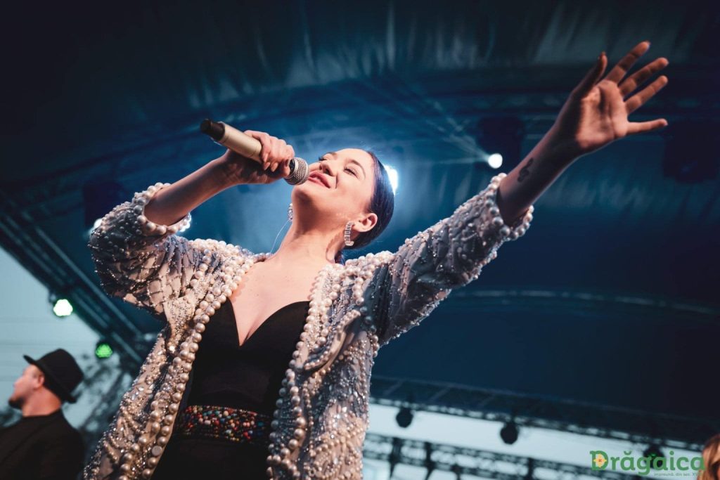 Carmen Chindriș, de la Taraful Rutenilor, cântă rap la fel de bine ca Eminem! Ce nuntă a ieșit! VIDEO