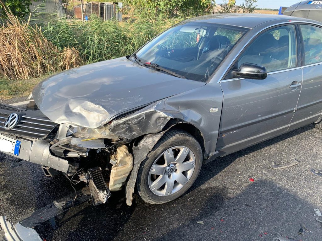 Carambol pe DN1B. O femeie însărcinată și o minoră de 6 ani, transportate la spital