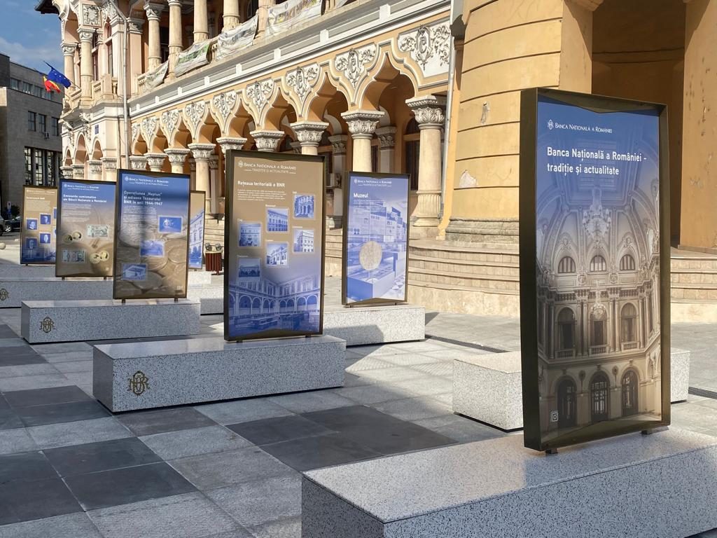 Expoziție inedită în aer liber. Istoria Băncii Naționale a României, prezentată în Piața Daciei