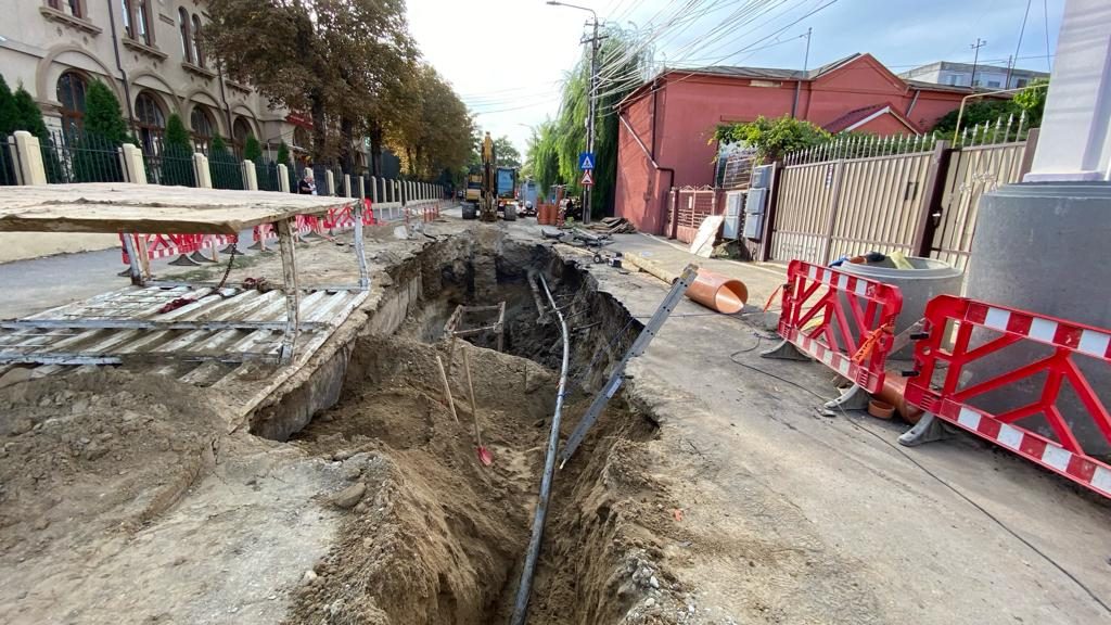 (FOTO) Pericol! Liceu din municipiul Buzău, evacuat! Țeava de gaze de lângă școală a fost fisurată