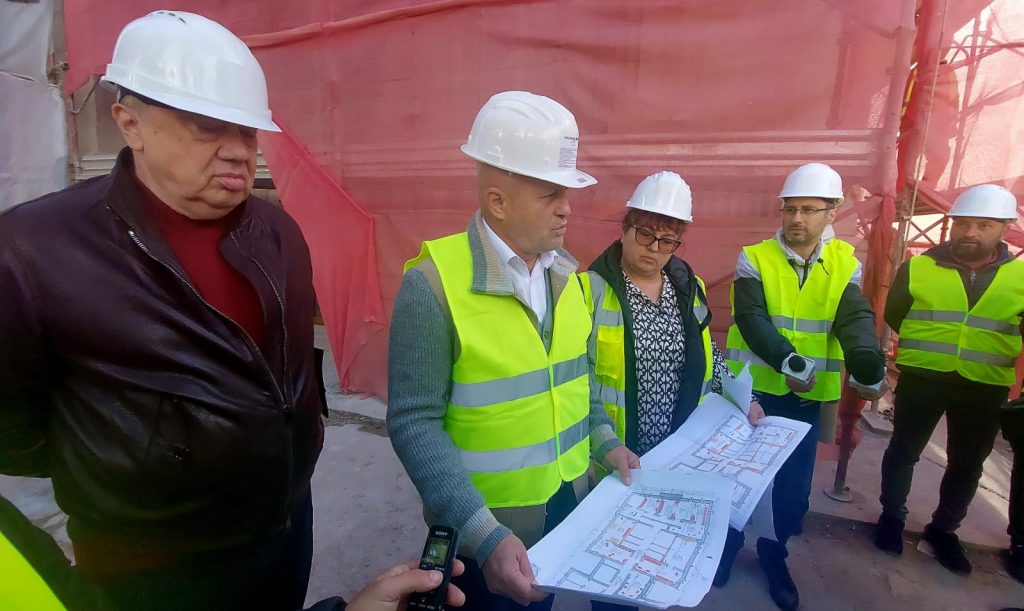 (Video) Vizită pe șantier, în locul inaugurării! Lucrările la Biblioteca Județeană mai durează. Clădirea va fi transformată în Centru Expozițional