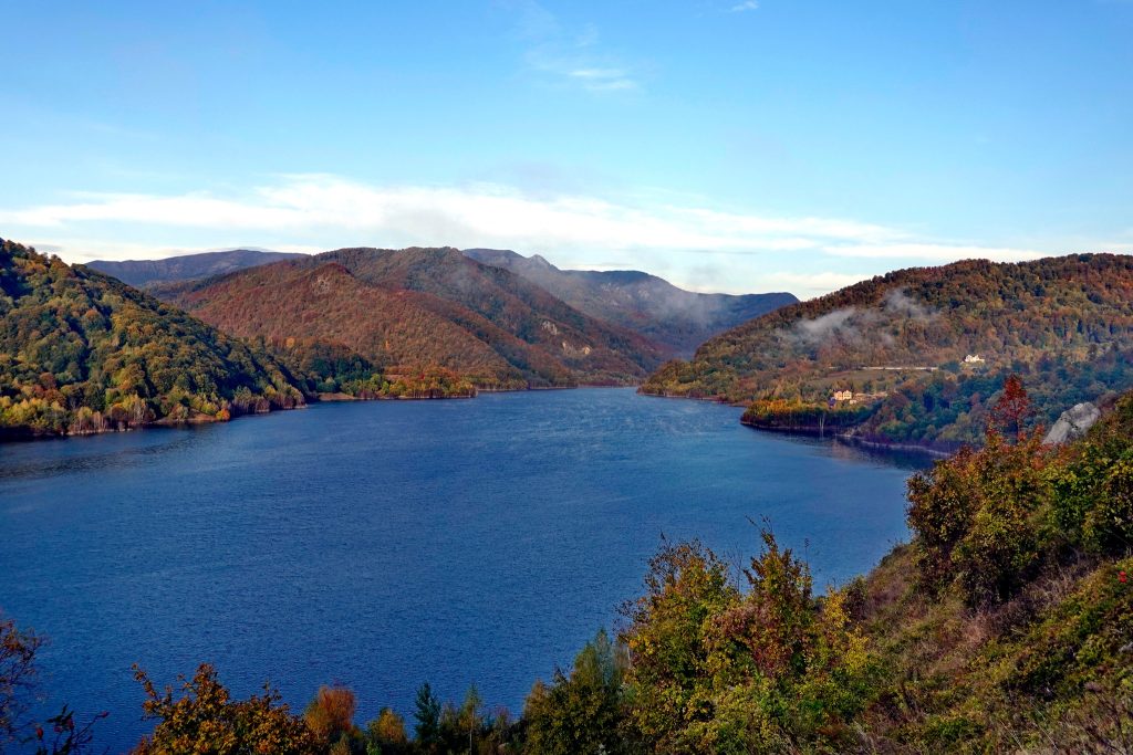 (FOTO) Zile de vară la mijlocul toamnei, ocazia perfectă pentru o plimbare în natură. Spectacol de culori în tot județul