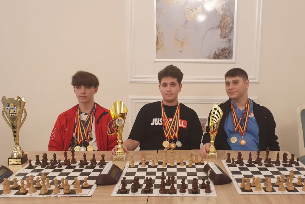 (FOTO) Șahul buzoian are un viitor strălucit! Juniorii, pe podium la Campionatele Naționale pe echipe