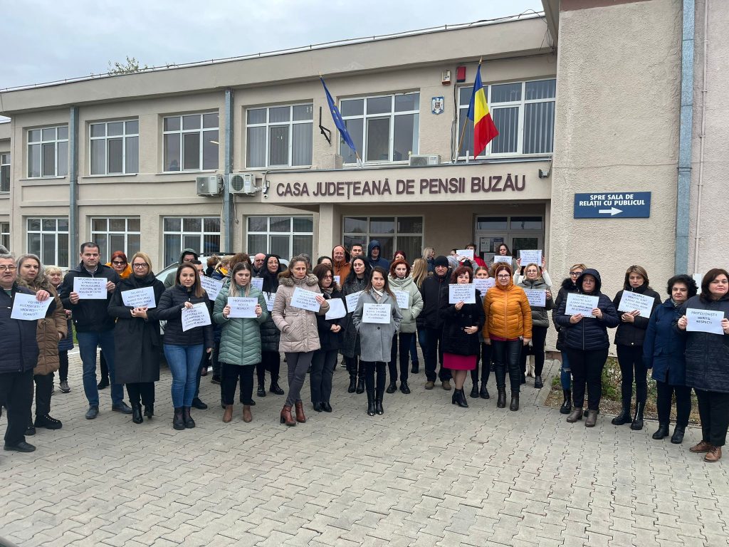 A început protestul la Casa de Pensii. Programul cu publicul, suspendat
