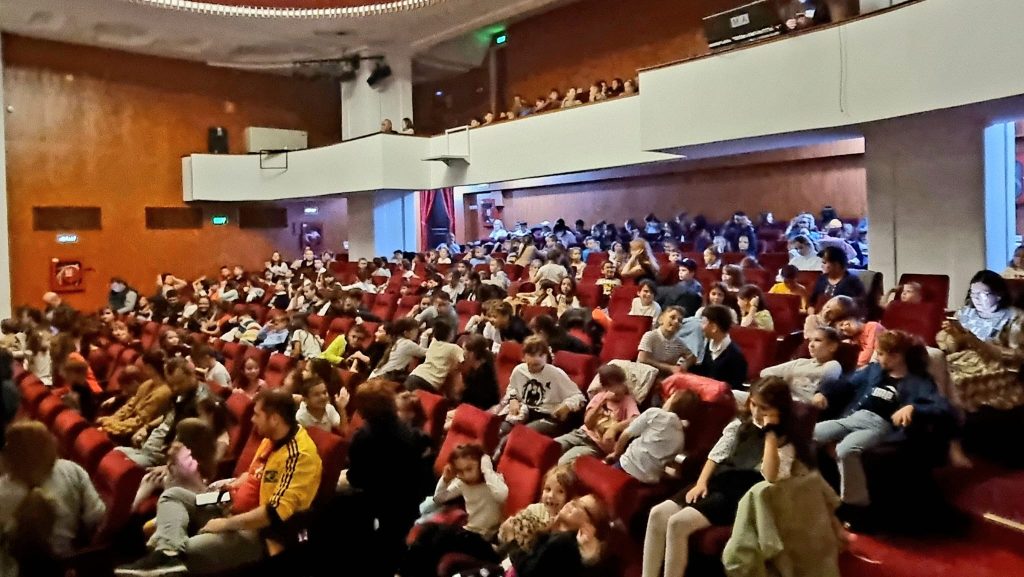 Elevii din Buzău au șansa să fie actori. Teatrul George Ciprian organizează casting pentru o piesă nouă
