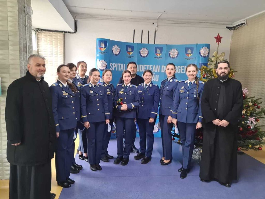 (FOTO&VIDEO) Momente speciale pe holurile Spitalului Județean. Au răsunat glasurile colindătorilor