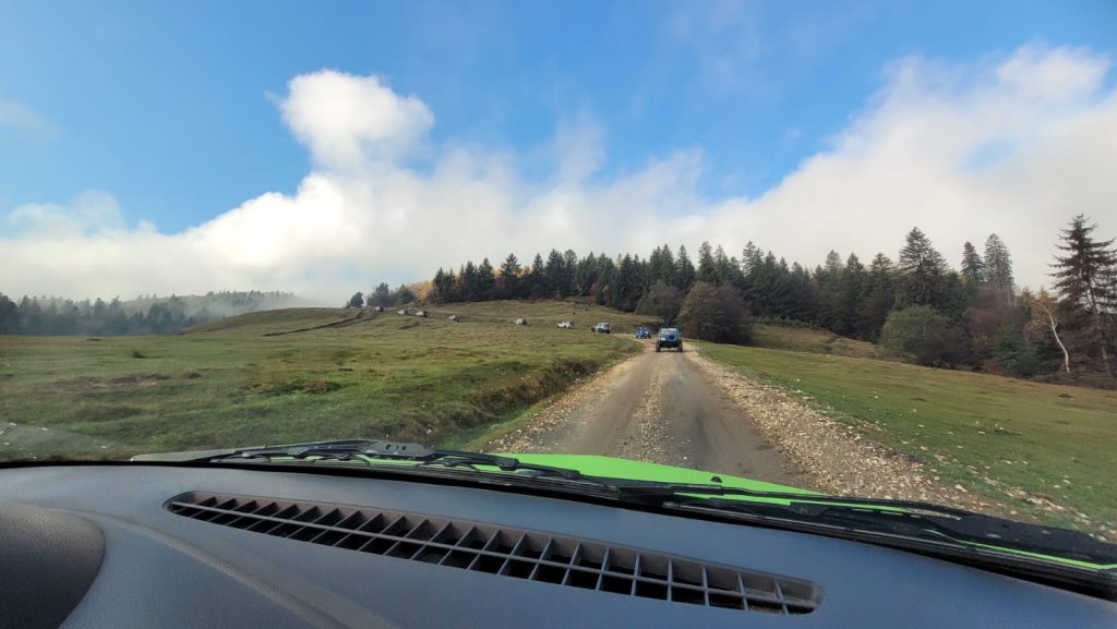 „Moș Crăciun sosește la tine în sat!” Ce surprize au pregătit pasionații de off-road pentru acțiunea umanitară de sărbători