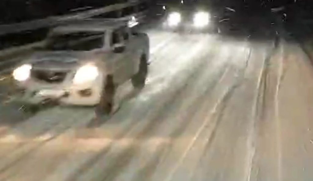 (Video) Noapte albă pentru drumari. Pe ce drum s-a așternut stratul de zăpadă