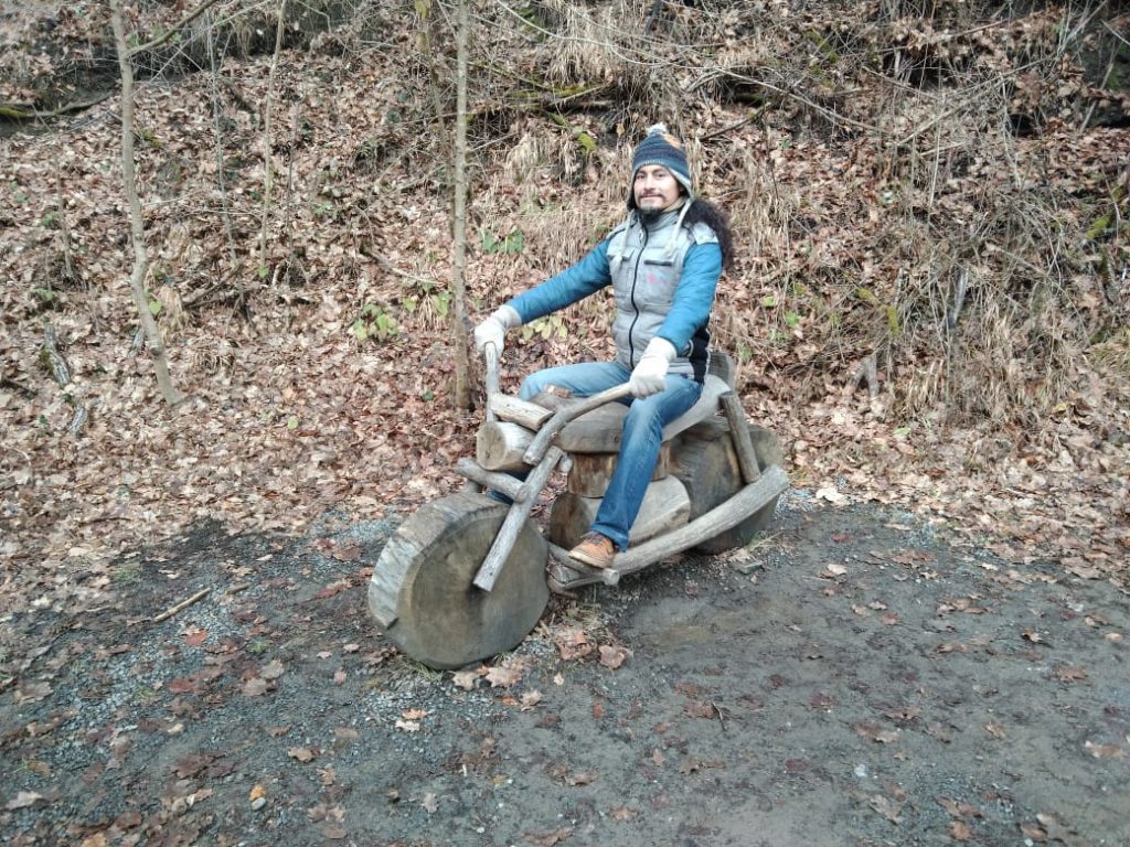 Un columbian, voluntar la Aluniș! A venit aici atras de tradițiile locului