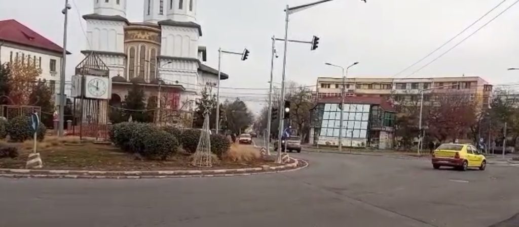 (Video)”Este o intersecție atipică!” Ca să funcționeze semafoarele din rond de la Episcopie mai sunt necesare câteva schimbări în zonă