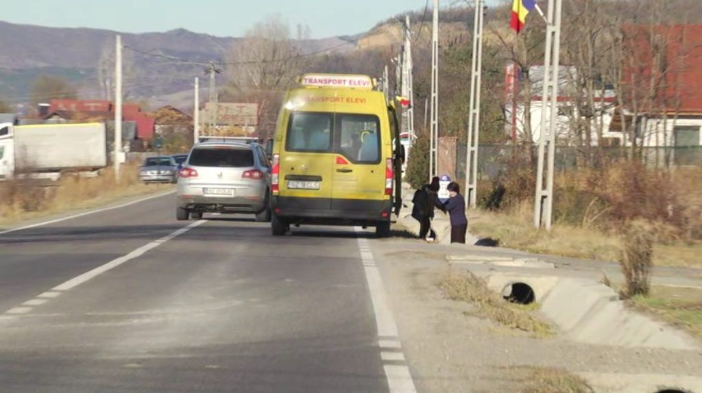 Greșeala care te poate costa viața. Mulți buzoieni o comit pe unul dintre cele mai periculoase drumuri din județ