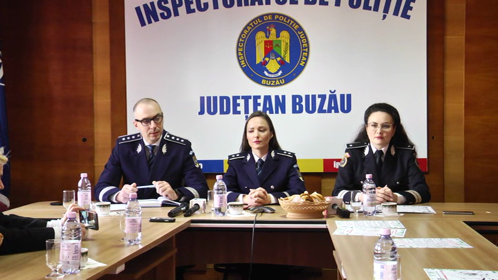 Peste 2,5 tone de artificii, confiscate de polițiști. Erau vândute „la liber” la supermarket