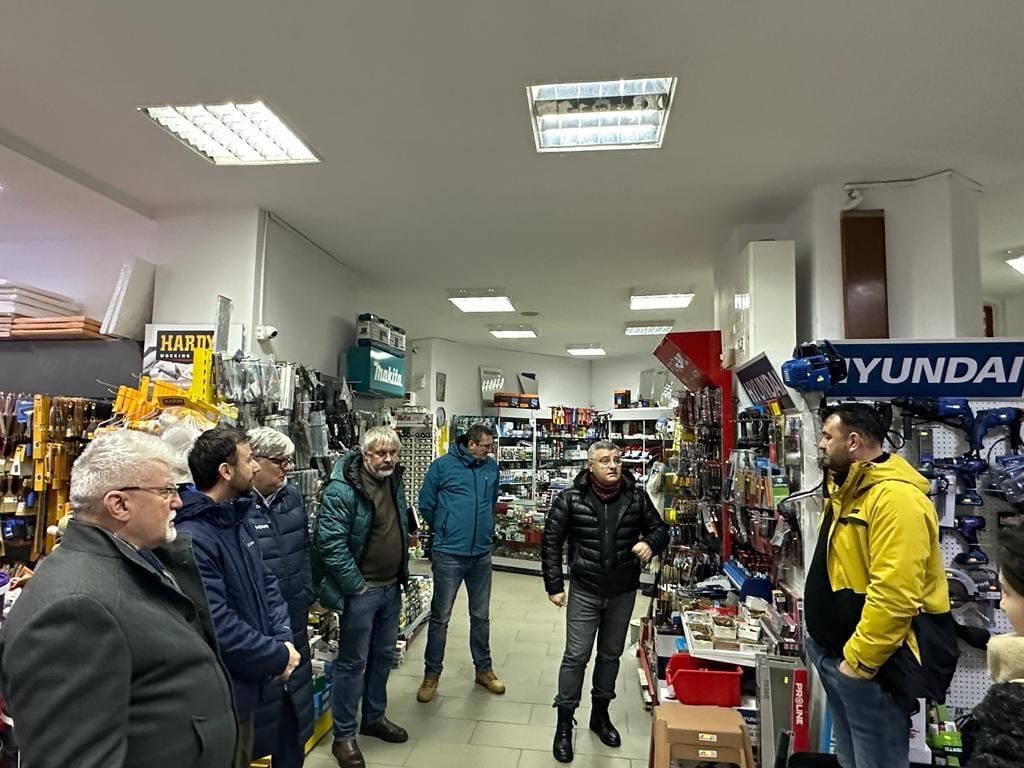 (FOTO & VIDEO) De la vad comercial la un pas de faliment. Ce se întâmplă cu magazinele de pe Unirii