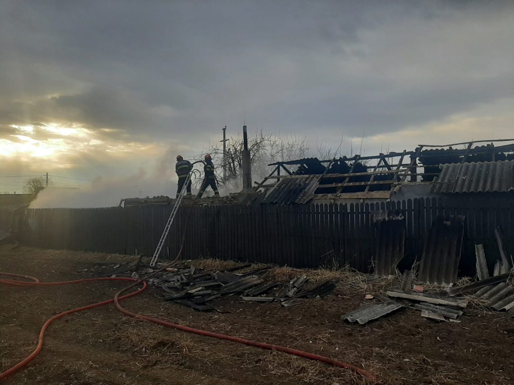Incendiu la o locuință din Poșta Câlnău