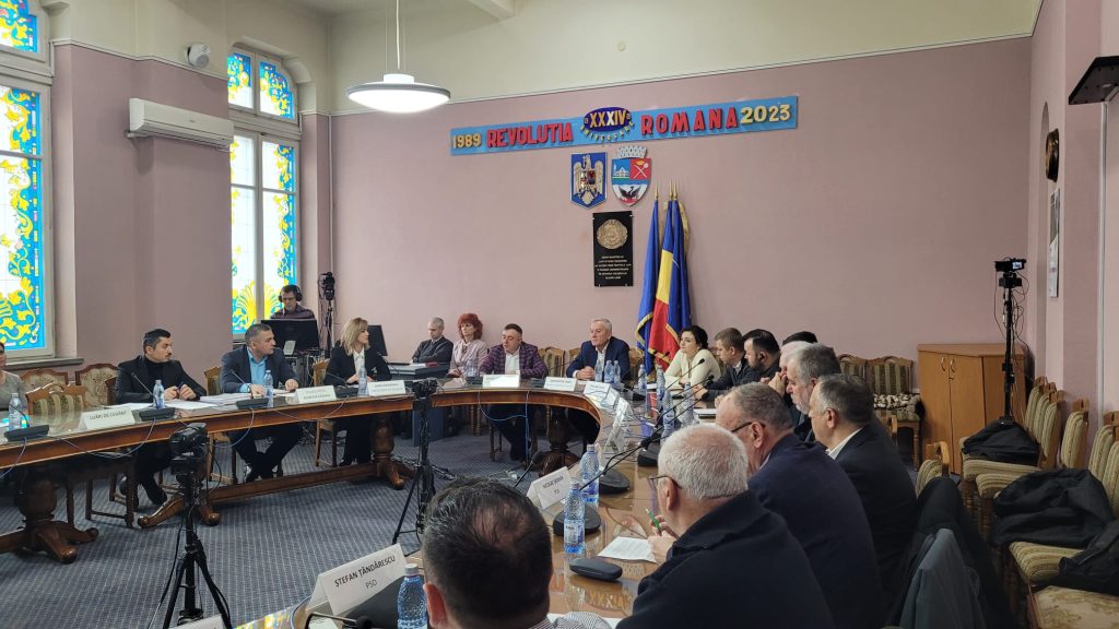 (VIDEO) Noi dispute  în privința concedierii polițiștilor locali. Discuția s-a închis la apartenența politică a prefectului