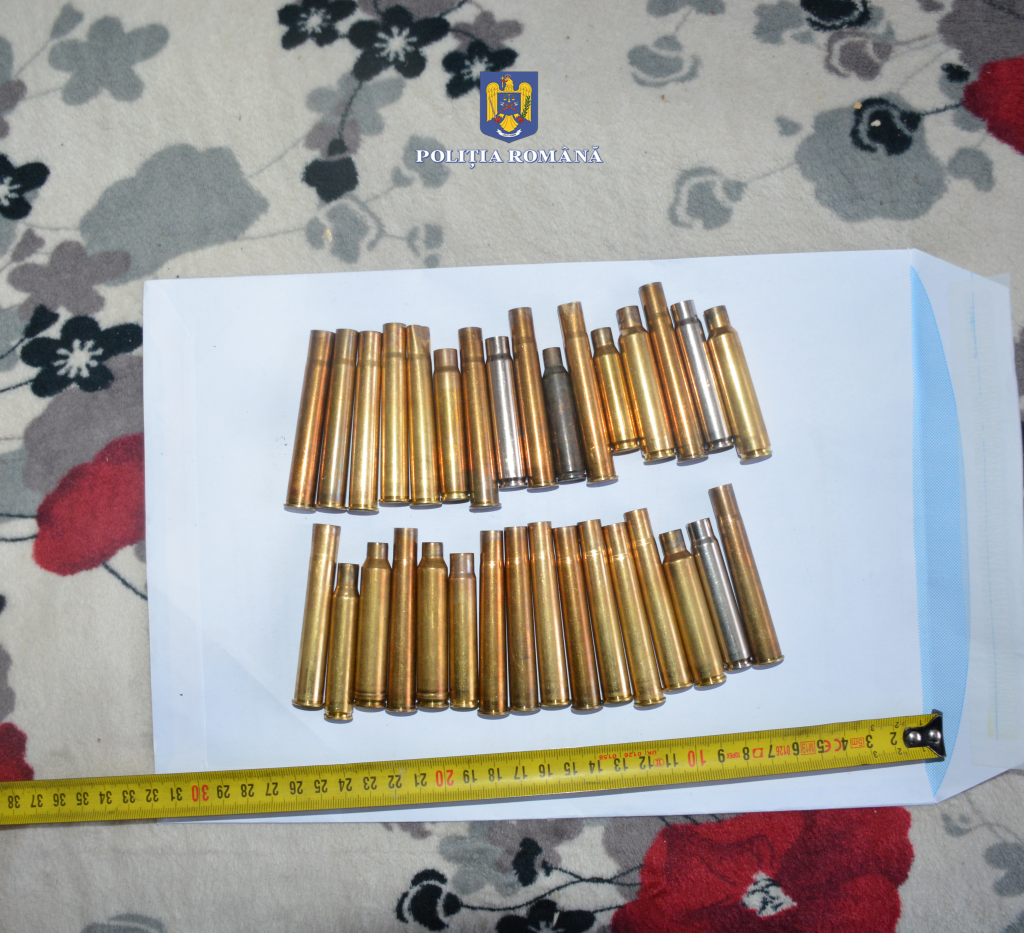 (FOTO&VIDEO) Percheziții la braconieri și la hoți, 6 persoane reținute. Ce au descoperit anchetatorii