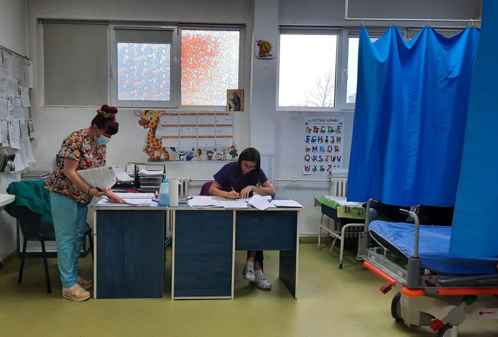 Negocieri, astăzi, la Spitalul Județean, în criza gărzilor de la Pediatrie. Ce soluții se întrevăd