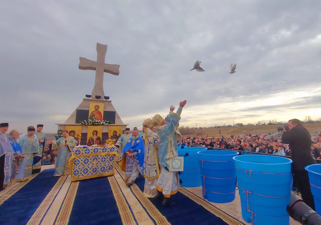 Credincioșii, așteptați la pelerinajul de Bobotează de pe râul Buzău