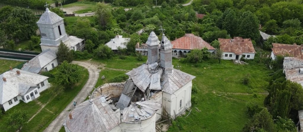 (Video) Spectaculoasele alunecări de teren de la Rătești: un mister dezlegat. Spațiul ar putea fi redat turiștilor