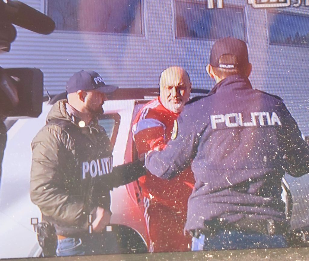 (VIDEO) Fane Căpățână, în fața judecătorilor buzoieni după jaful comis pe DN1B, unde s-a “deghizat” în polițist