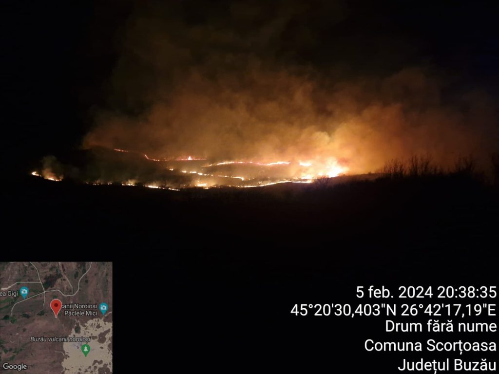 (FOTO) A dat foc intenționat! Ce spun pompierii despre incendiul devastator de noaptea trecută, de la Scorțoasa