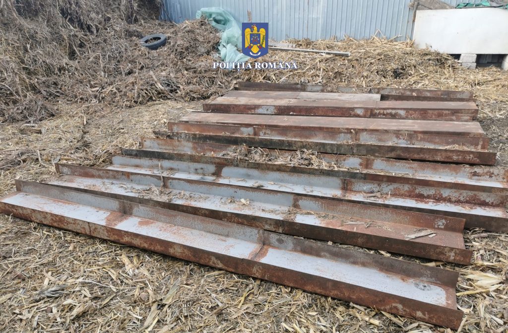 Incredibil! Au furat componentele de cale ferată ca să facă adăpătoare