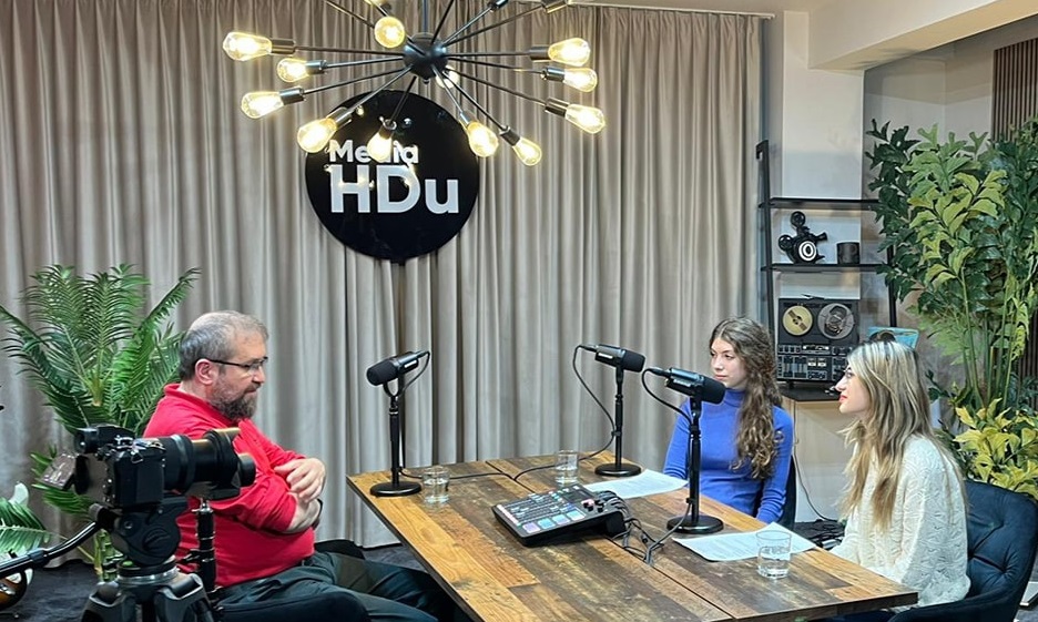 Destăinuirile unuia dintre cei mai populari profesori buzoieni la Boomerang Podcast: ”Senzația mea e că nu le forțez limitele, ci îi ajut să ajungă acolo…Potențialul lor este extrem de mare!”