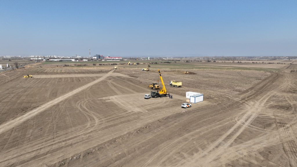 (FOTO) Primele imagini de pe șantierul autostrăzii Pietroasele-Buzău, la câteva zile de la startul lucrărilor