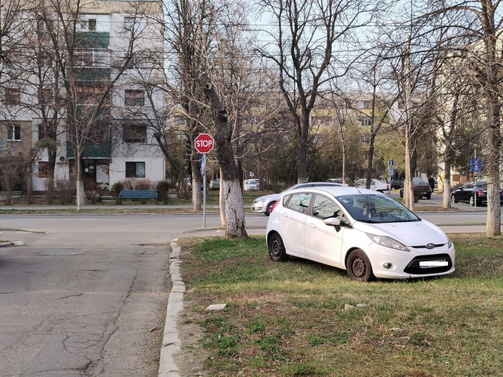 Spațiul verde, noua parcare din Buzău. Fotografia care a stârnit revolta oamenilor
