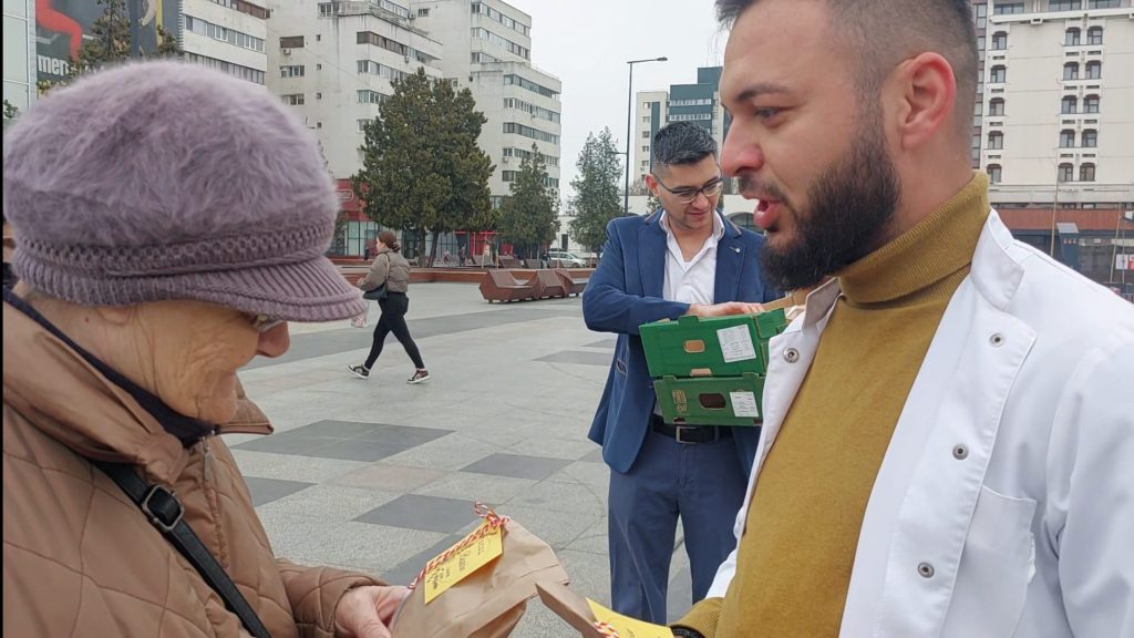 (Video) Un dar care va rodi! Mărțișorul inedit oferit de cercetătorii Stațiunii Legumicole