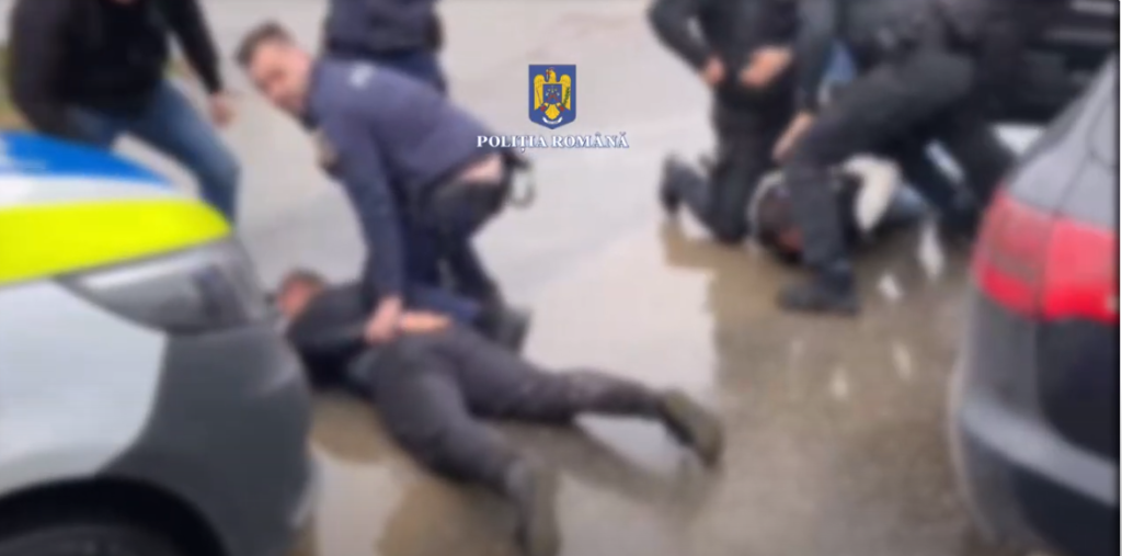 (VIDEO&FOTO) Momentul în care mai mulți hoți sunt săltați din trafic de polițiștii buzoieni. Cei 3 erau căutați de oamenii legii din toată țara