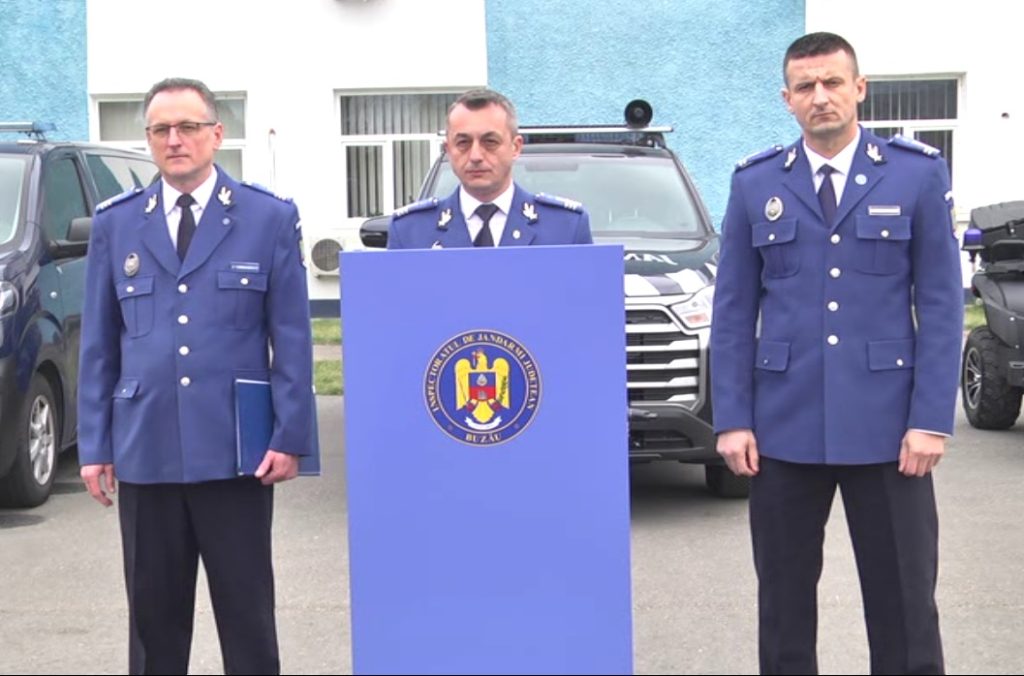(Video) Consumatori de droguri, scoși din mulțime de jandarmi. Unul urma să intre la un meci, organizat la Sala Sporturilor