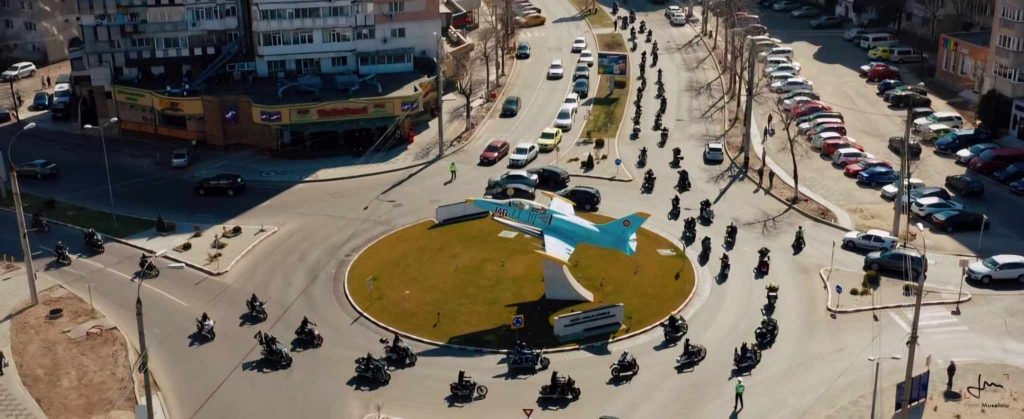 Paradă de primăvară ghidată de sloganul „Împarte drumul”. Ce surprize au pregătit pasionații moto pentru weekend