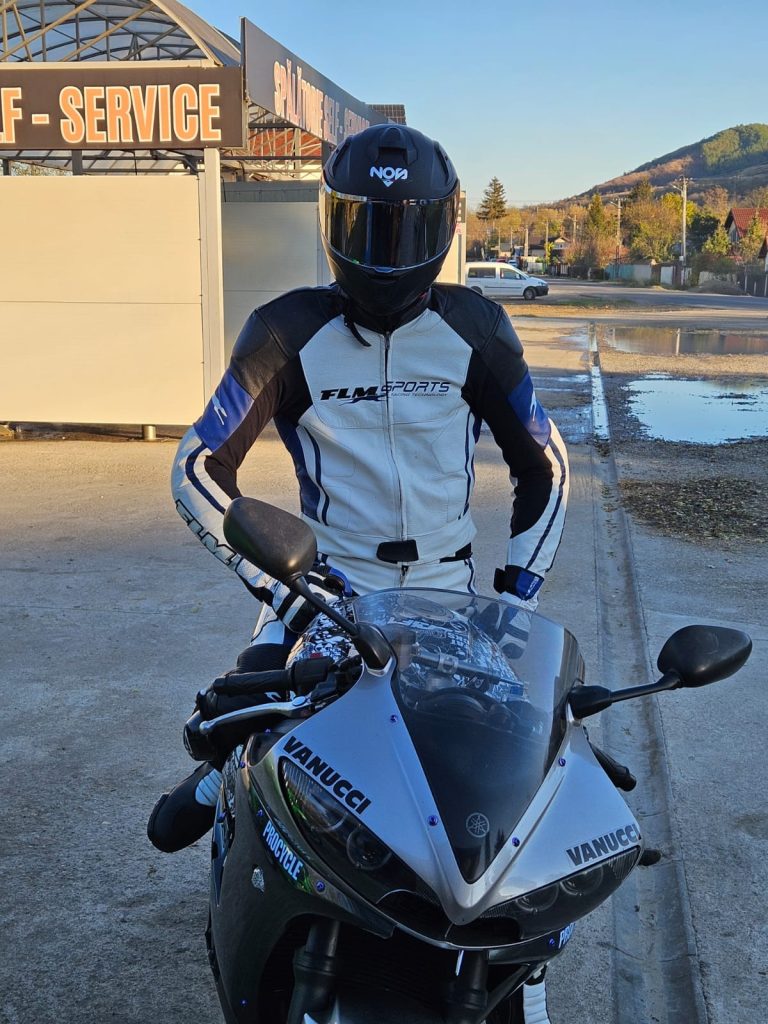 (FOTO) Tânăr motociclist din Berca, în stare gravă la spital din cauza unui accident. Transferul către București este imposibil
